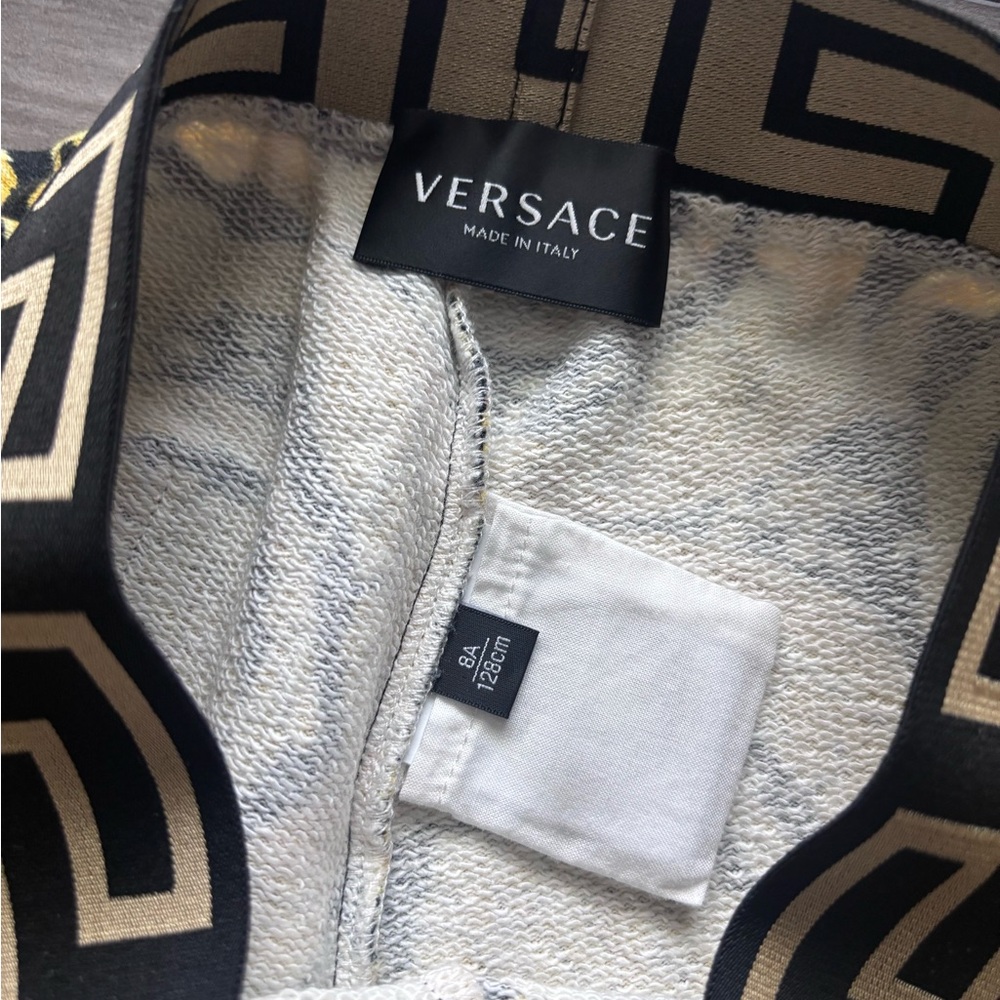 Versace Black and Gold Floral Pattern Shorts 8 year old - Picture 5 of 6